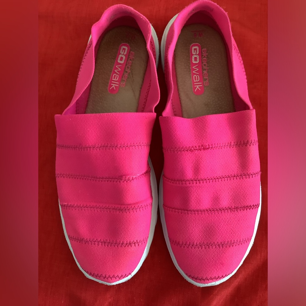 Skechers Go Walk Woman’s Pink Walking Shoe 8